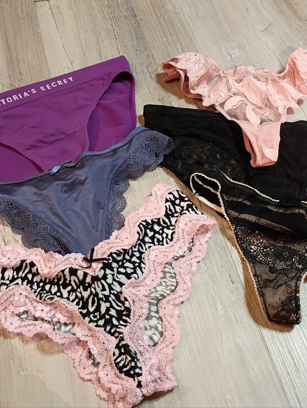Victoria Secret Lot - Picture 2 of 4